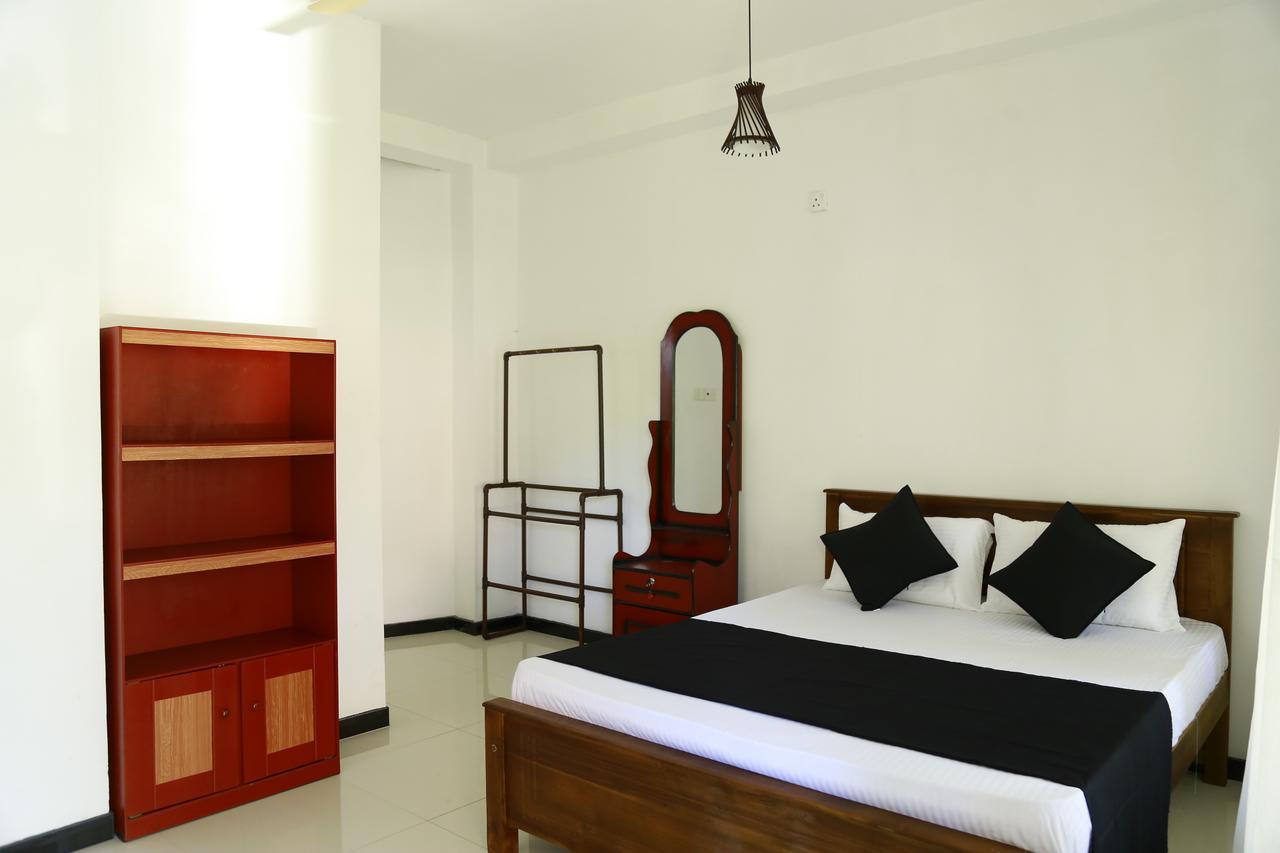 Layback Boutique Surf & Yoga Camp Sri Lanka Weligama Exterior photo