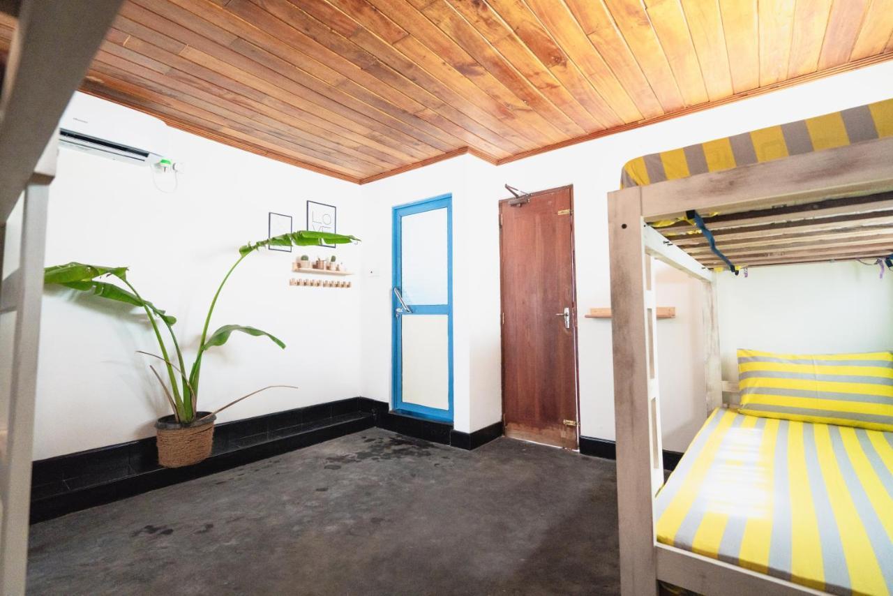 Layback Boutique Surf & Yoga Camp Sri Lanka Weligama Exterior photo